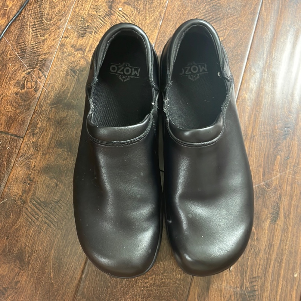 Mozo mens work shoes (clogs) slip&oil resistant size 11